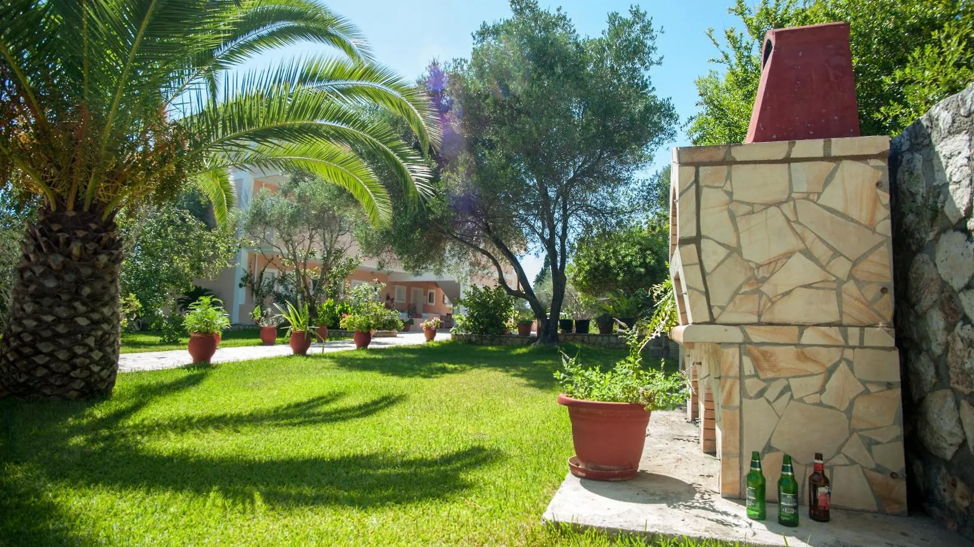 Helena Inn Svoronata